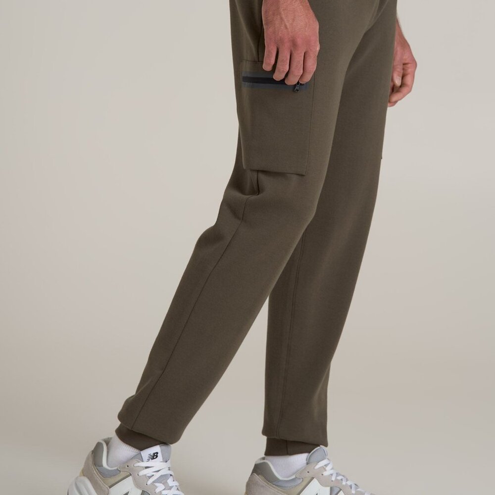 American Tall Utility Fleece Cargo Joggers for Tall Men in Camo Green Size Med